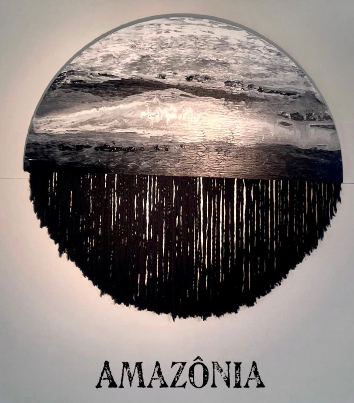 Luna Creciente — original acrylic on canvas, mixed fiber by Malu Moreira, 120 cm diameter (47.2" diameter)